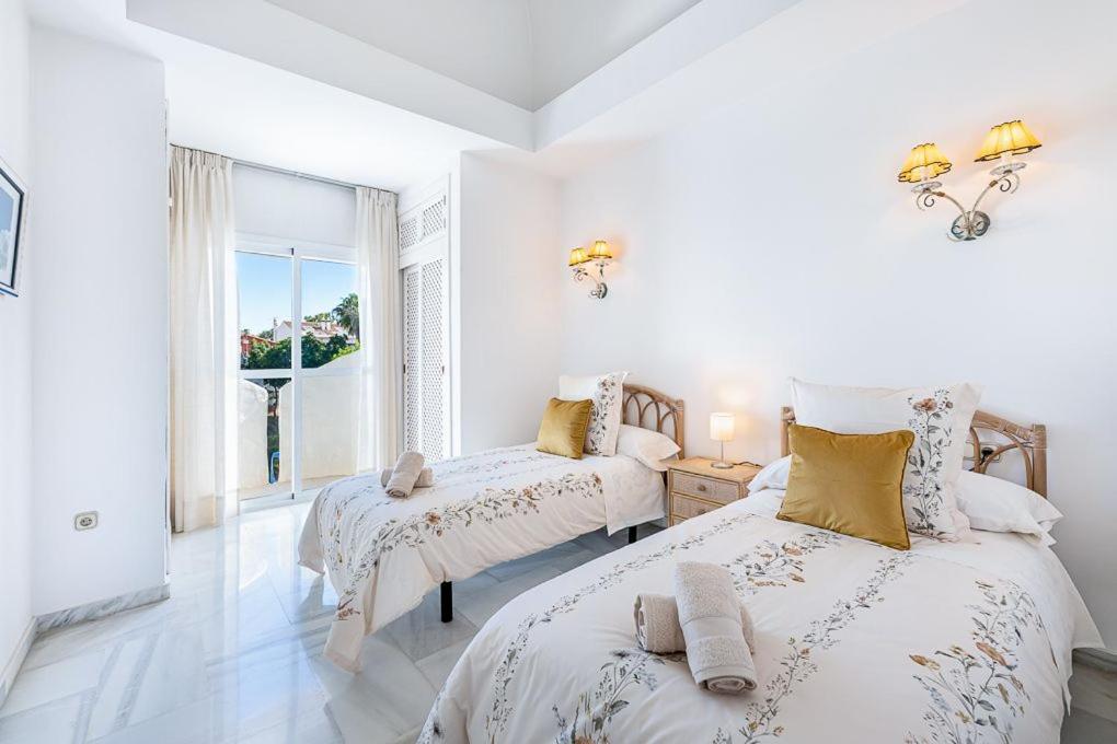 Puerto De Benalmadena Apartamento Vacacional Con Vistas Al Mar Y Yates Tres Habitaciones 2 Banos Exterior foto
