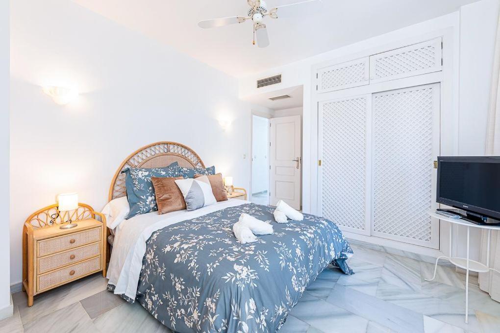 Puerto De Benalmadena Apartamento Vacacional Con Vistas Al Mar Y Yates Tres Habitaciones 2 Banos Exterior foto