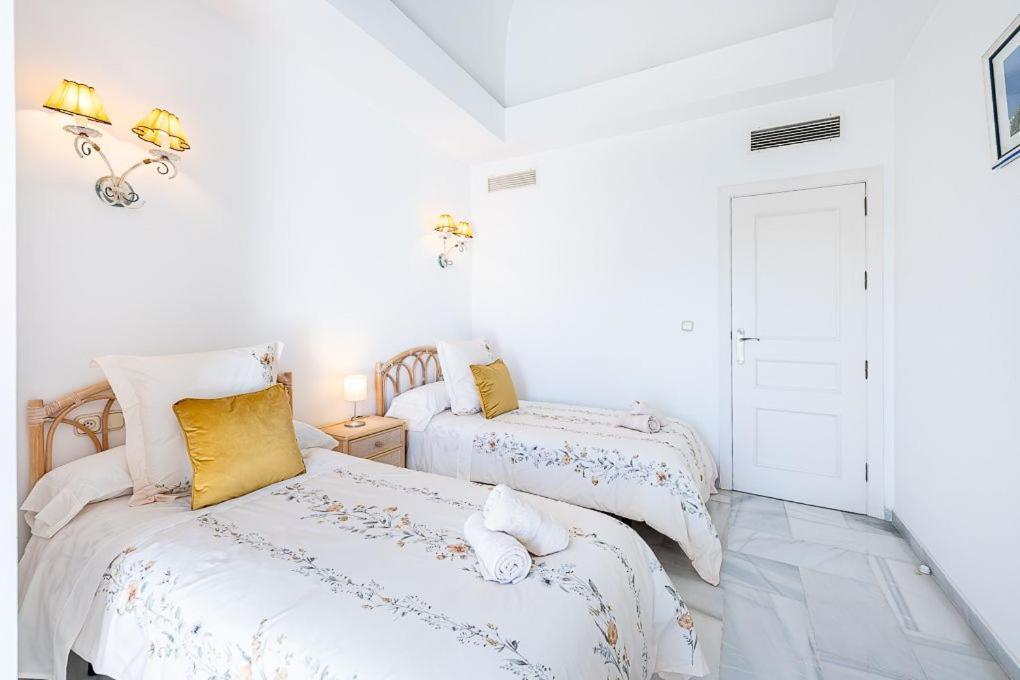 Puerto De Benalmadena Apartamento Vacacional Con Vistas Al Mar Y Yates Tres Habitaciones 2 Banos Exterior foto